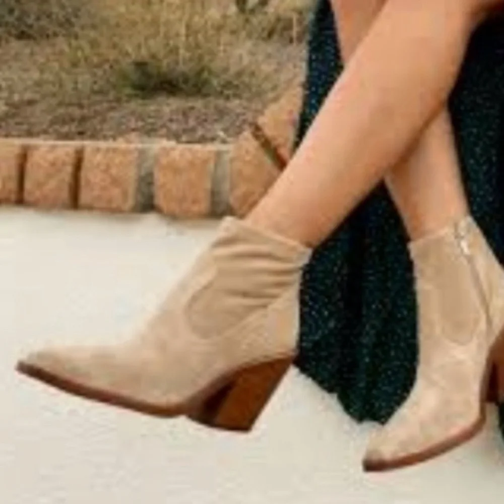 Vince Camuto Amtindo Tan Ankle Boots Worn Once Sueded Leather Side Zip Sz 6.5